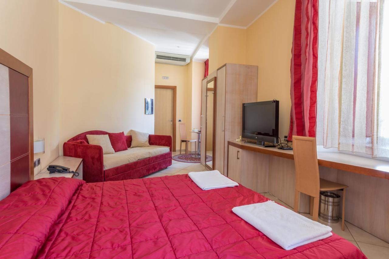 Hotel Conte Ruggero セッラ・サン・ブルーノ エクステリア 写真