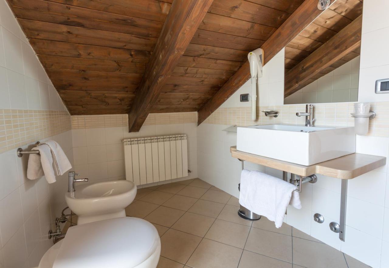 Hotel Conte Ruggero セッラ・サン・ブルーノ エクステリア 写真