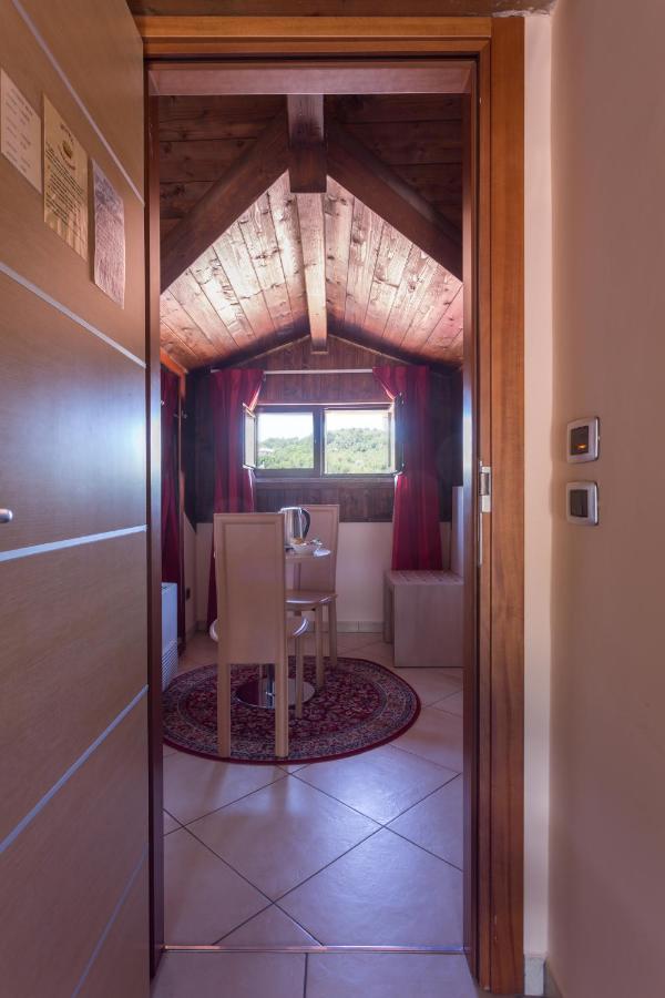 Hotel Conte Ruggero セッラ・サン・ブルーノ エクステリア 写真