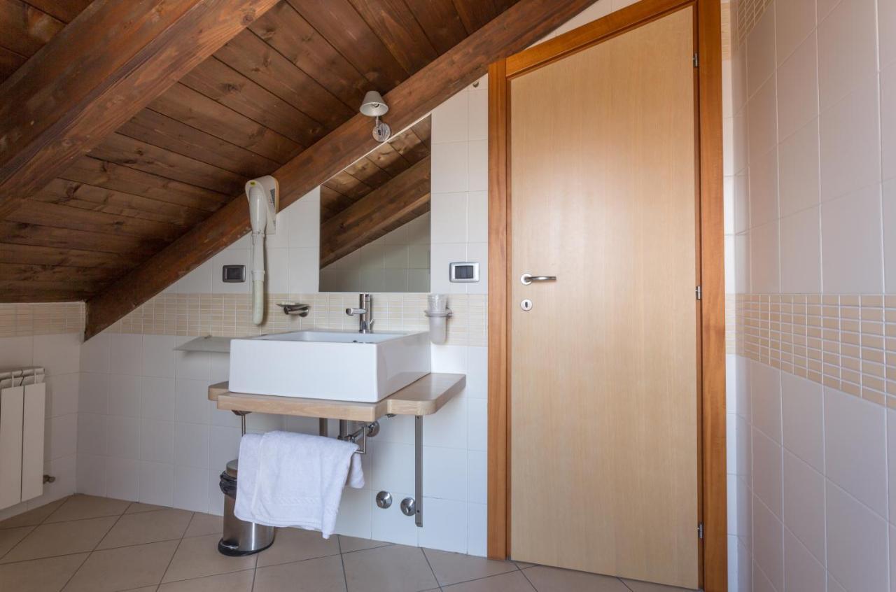 Hotel Conte Ruggero セッラ・サン・ブルーノ エクステリア 写真