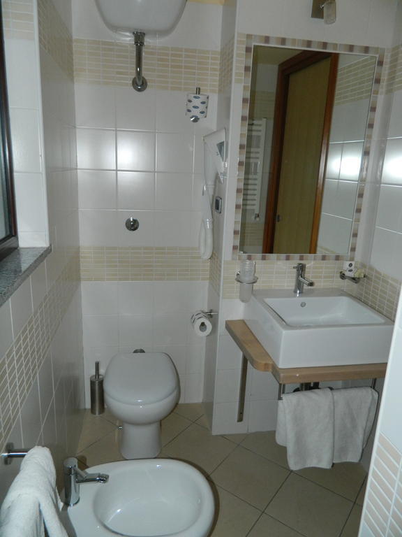 Hotel Conte Ruggero セッラ・サン・ブルーノ 部屋 写真