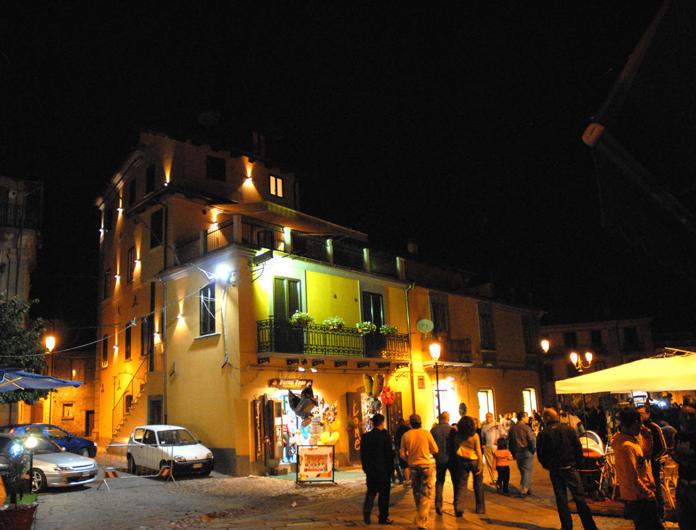Hotel Conte Ruggero セッラ・サン・ブルーノ エクステリア 写真