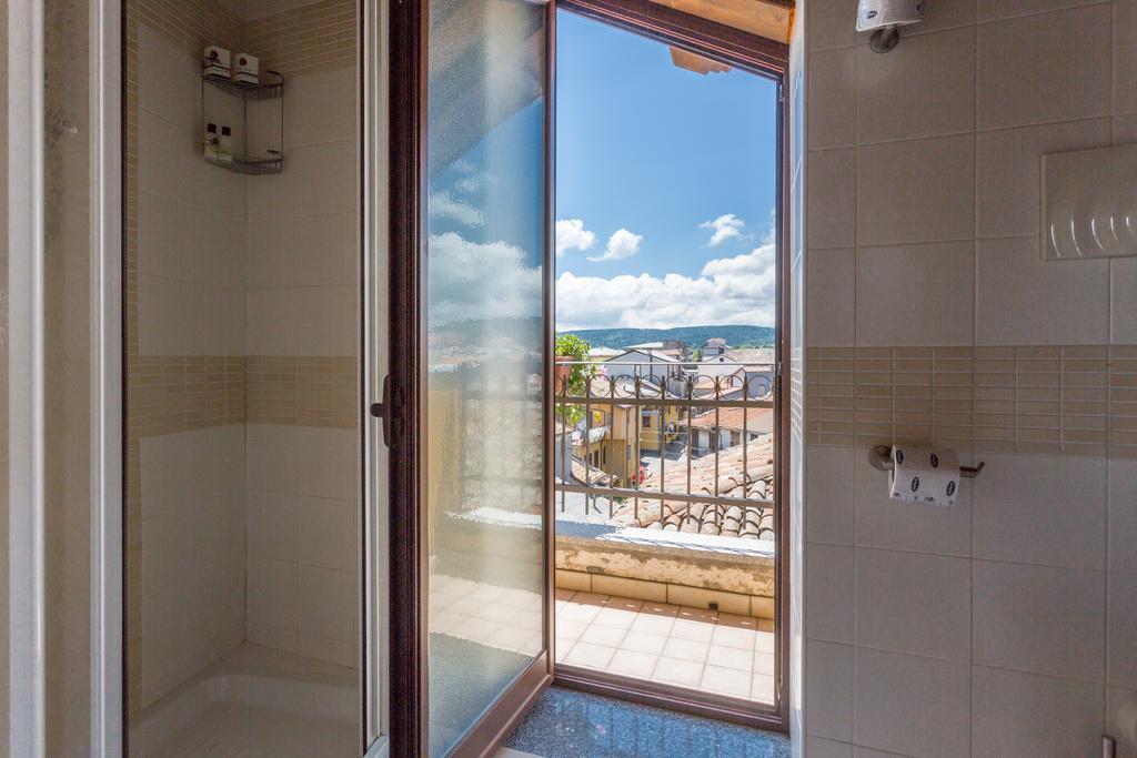 Hotel Conte Ruggero セッラ・サン・ブルーノ エクステリア 写真