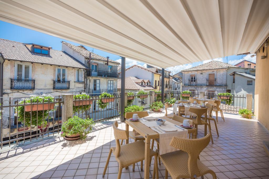 Hotel Conte Ruggero セッラ・サン・ブルーノ エクステリア 写真