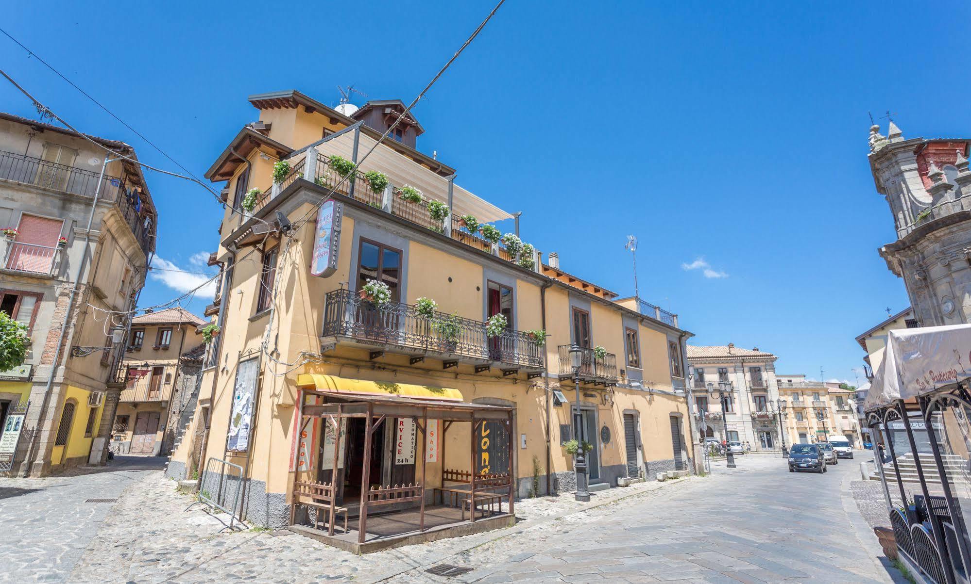 Hotel Conte Ruggero セッラ・サン・ブルーノ エクステリア 写真