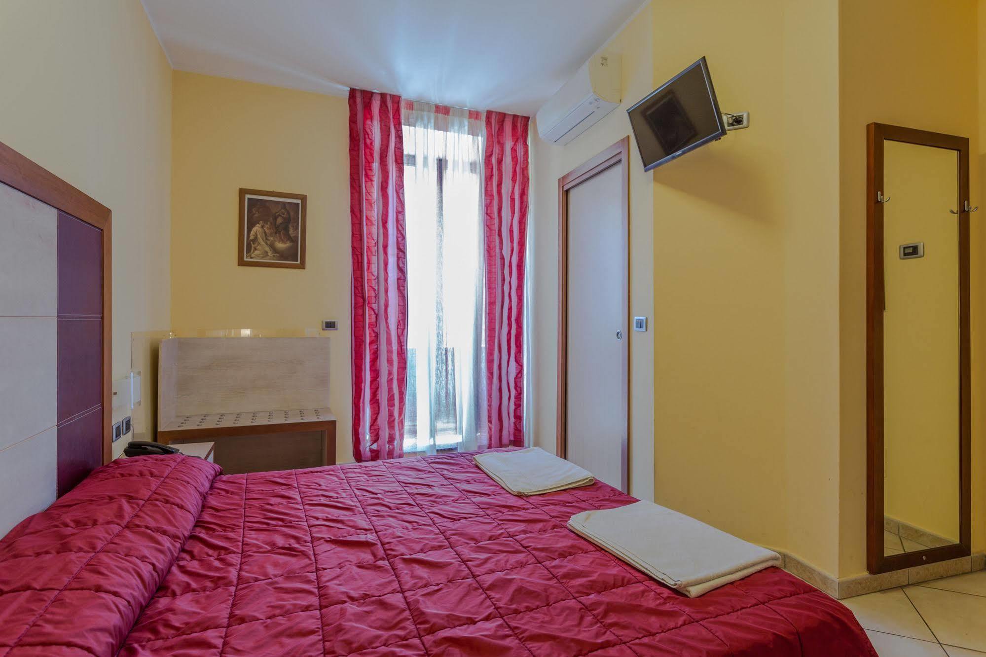 Hotel Conte Ruggero セッラ・サン・ブルーノ エクステリア 写真