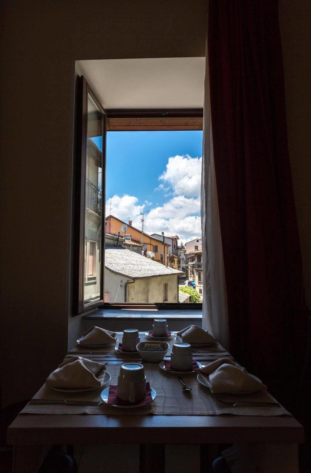 Hotel Conte Ruggero セッラ・サン・ブルーノ エクステリア 写真