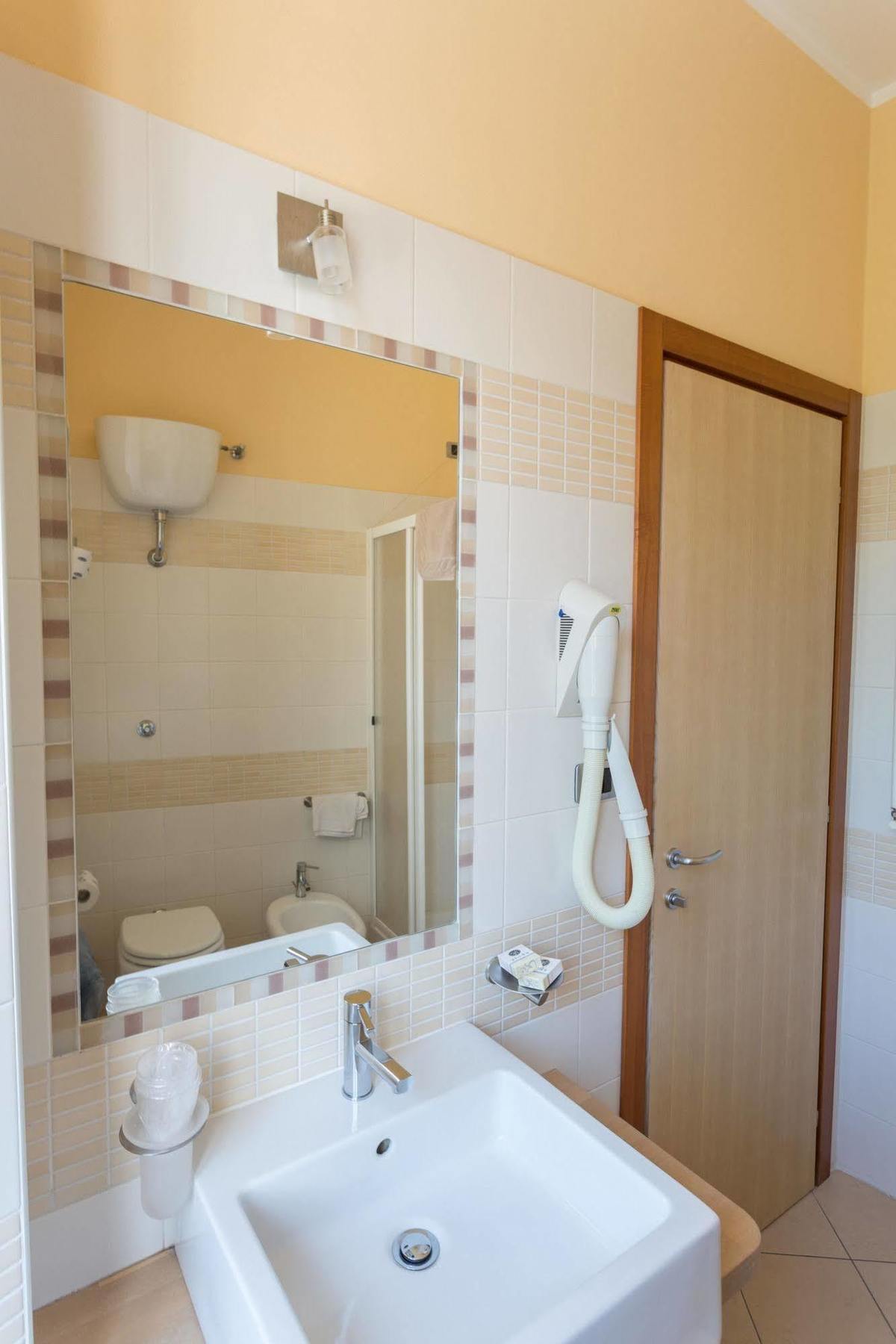 Hotel Conte Ruggero セッラ・サン・ブルーノ エクステリア 写真