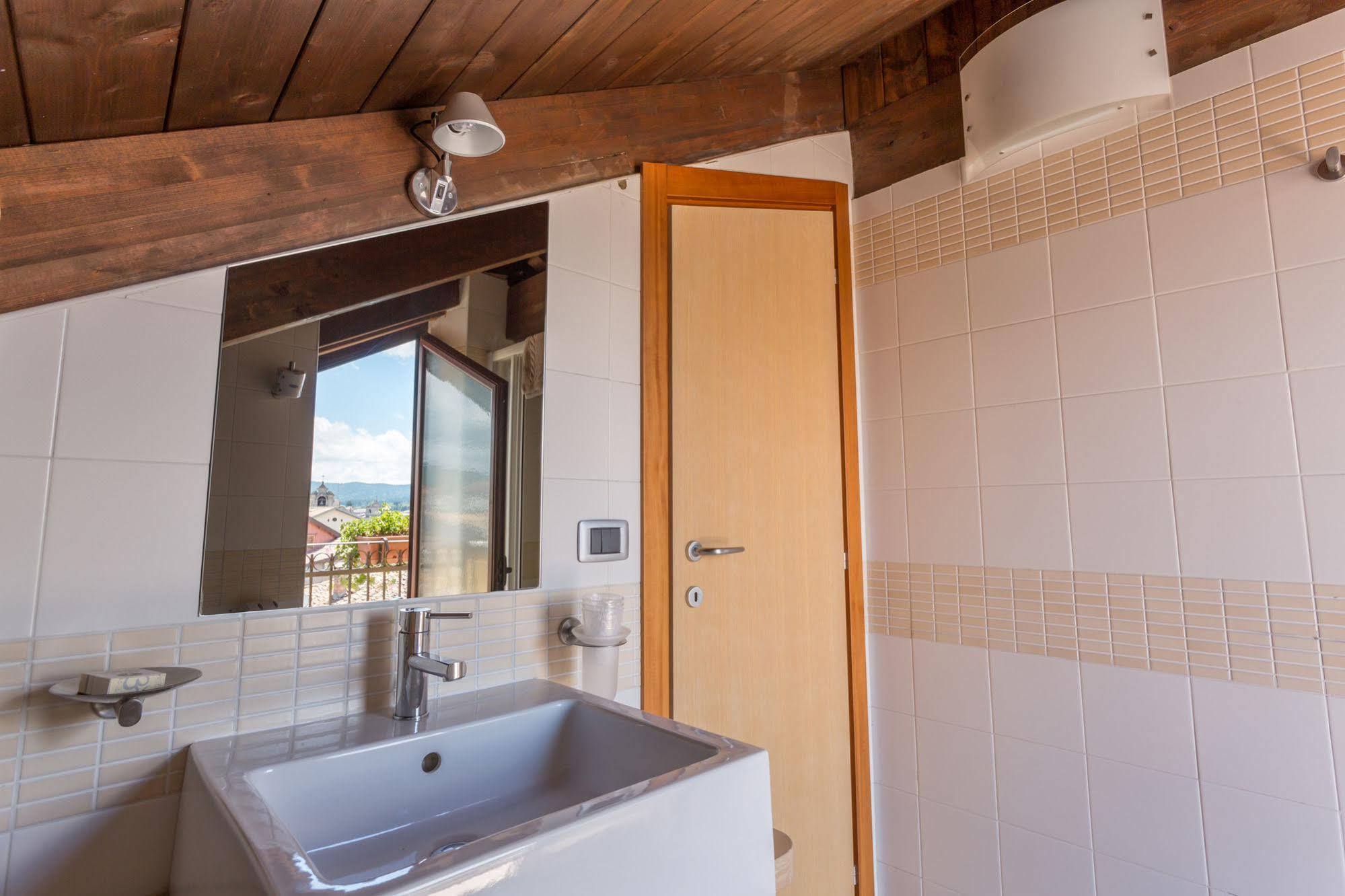 Hotel Conte Ruggero セッラ・サン・ブルーノ エクステリア 写真